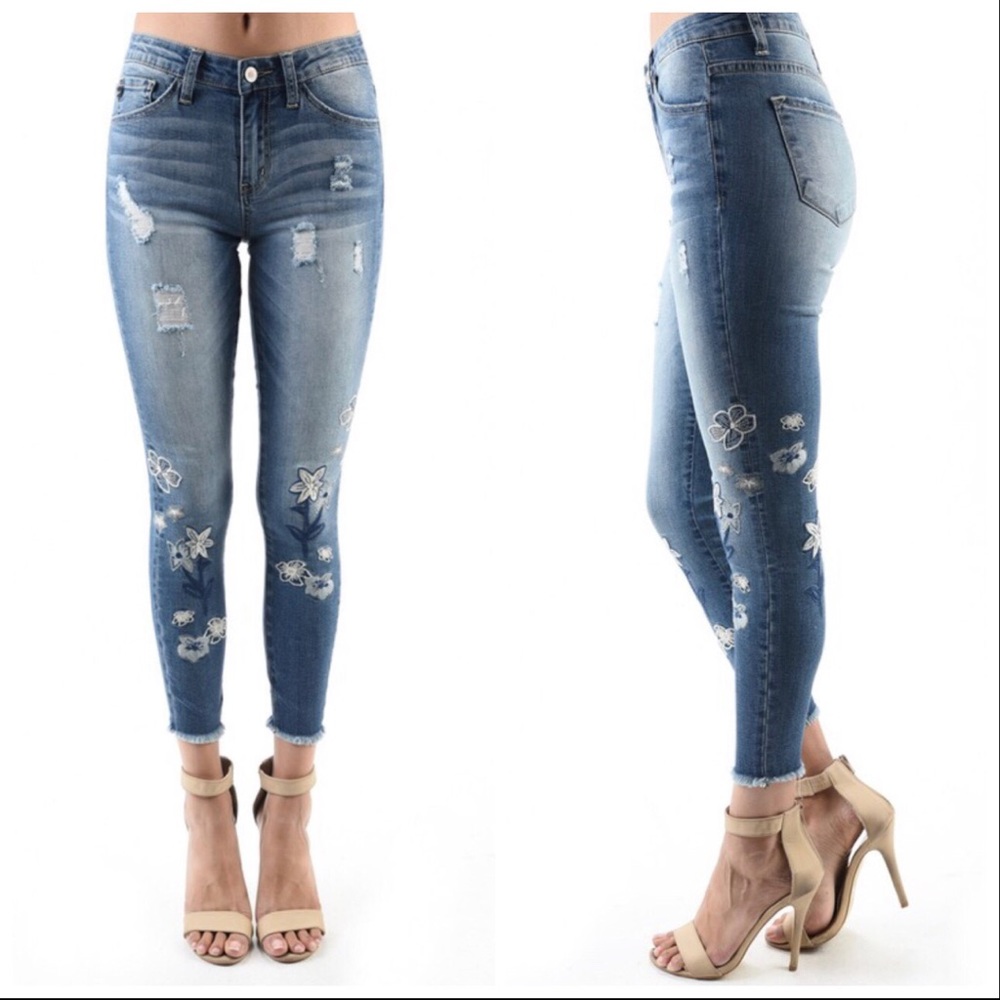 NEW‼️EMBROIDERED ANKLE SKINNY- JEANS